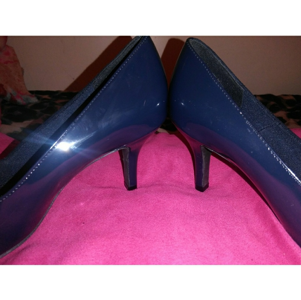 High Heels - Picture 2 of 3